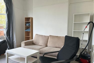 3 bed flat, Napier Terrace, Flat 1, Mutley, Plymouth, PL46ER - Image 1